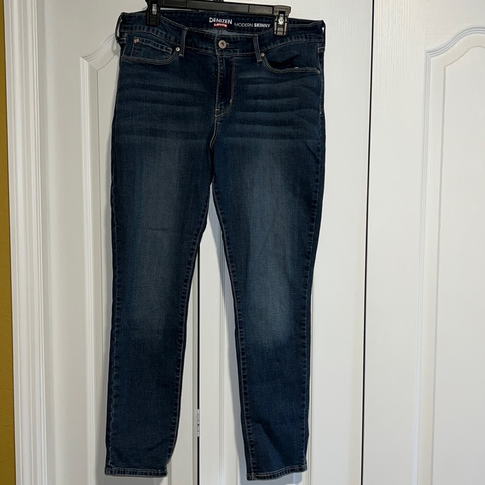 Denizen from Levi’s Women’s Modern Skinny Jeans | Size 16 | Medium Wash